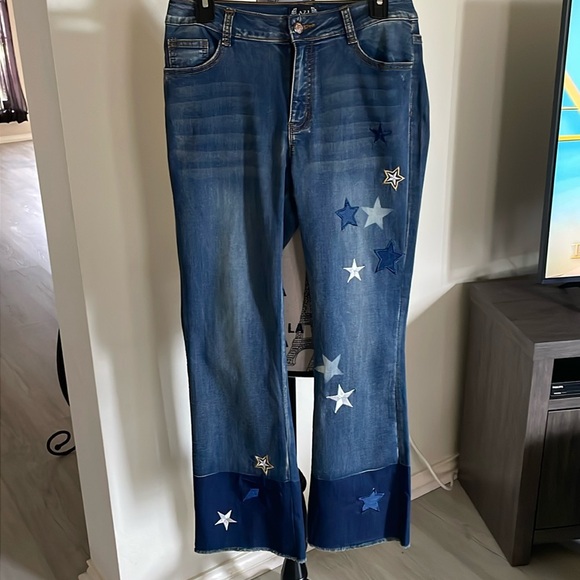AZI Women’s Denim Y2K Style Star Print Jeans-Wide Legs-Size 6- Medium Wash - Picture 1 of 6